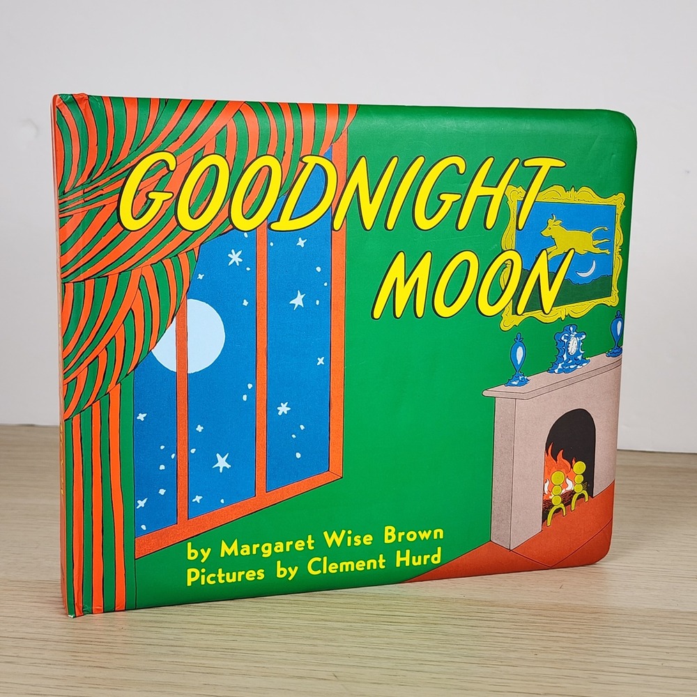 Goodnight Moon by‎ Margaret Wise Brown Padded Board Book Classic